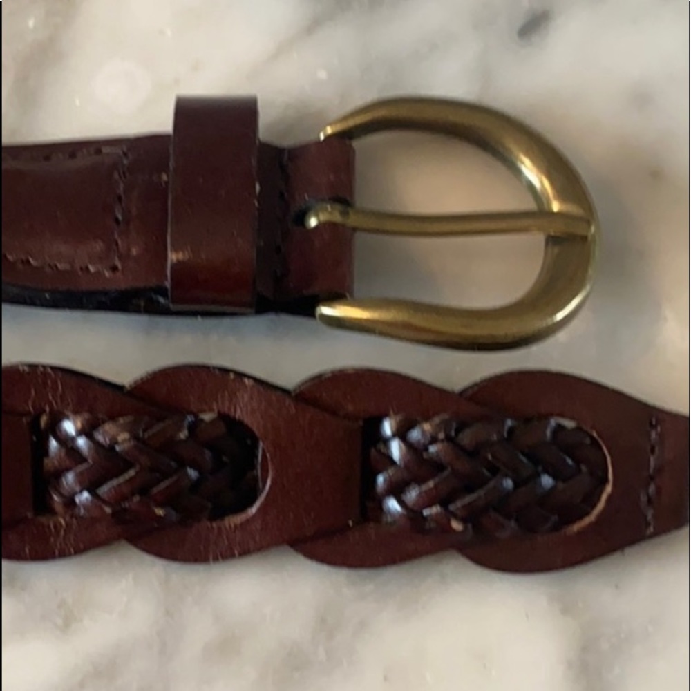 Leather link braided design belt size small. Fits 32-34 waist excellent cond.